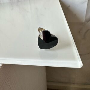 BLACK & GOLD HEART SHAPED RING SIZE 6